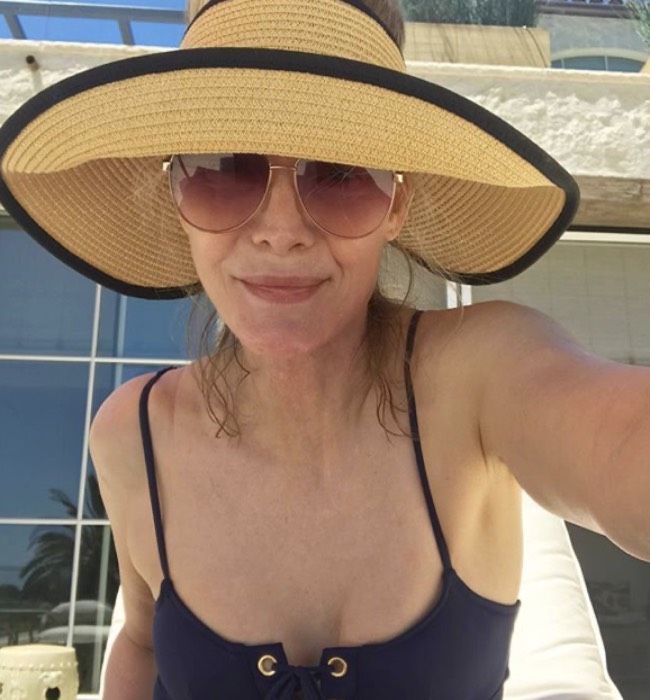 Michelle Pfeiffer begeistert mit einem Badeanzug-Selfie im Garten einer 22-Millionen-Dollar-Villa