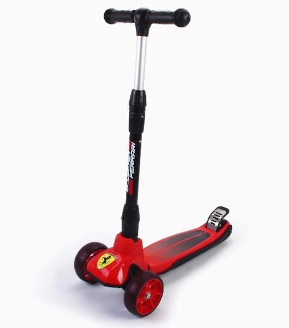 Scooter Ferrari Hamleys Top Toys 2020 llista 2