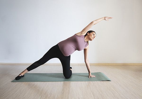 Schwangerschaft-Workout-Heim-Pilates