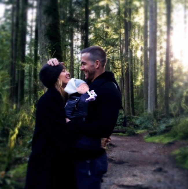 Ο Ryan Reynolds και ο Blake Lively επιβεβαιώνουν ΤΕΛΙΚΑ το φύλο του μωρού με χαριτωμένη φωτογραφία