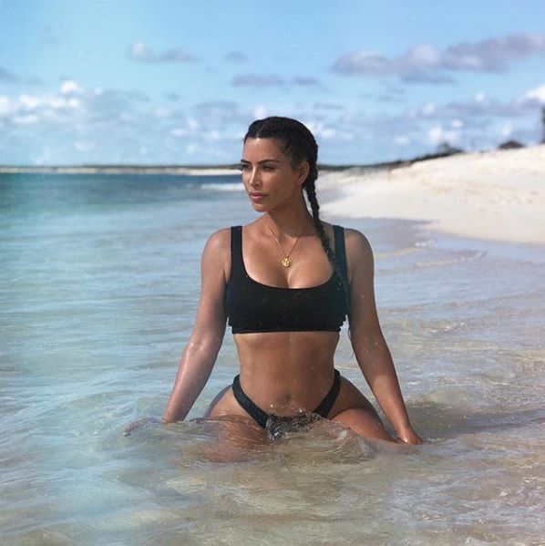 Kim-Kardashian-Strand-Turks-and-Caicos