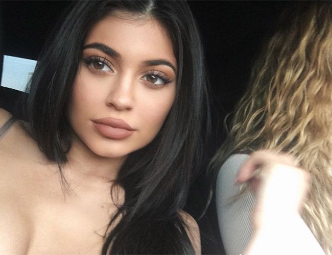 Kylie Jenner o tem, zakaj so bile njene debele ustnice njeno največje lepotno obžalovanje