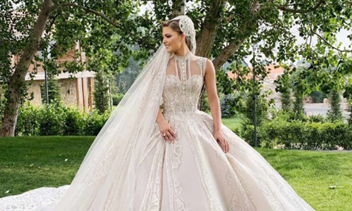 Gaun pengantin Elie Saab SEMUA ORANG bercakap & apa yang berlaku pada pakaian yang sesuai