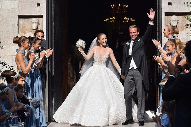 Viktorijas Swarovski neticamā kāzu kleita svēra 46 kg, un tajā bija 500 000 kristālu!