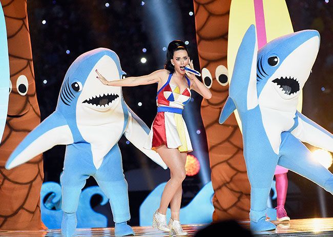 Katy Perry 'Left Shark' ukrade predstavo na Super Bowlu z nepravočasnimi plesnimi gibi