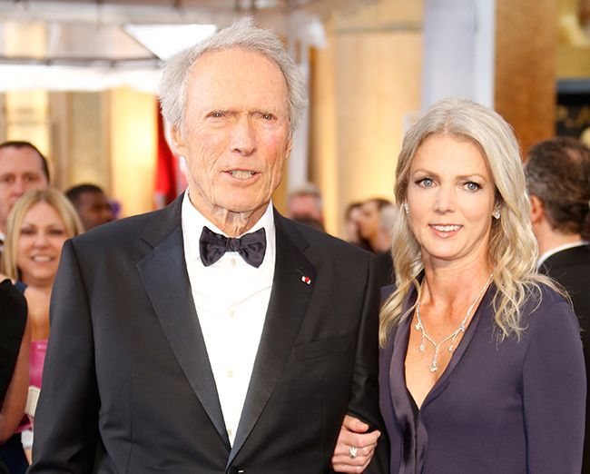 Clint Eastwood na zmenek z oskarji pripelje novo dekle Christino Sandero