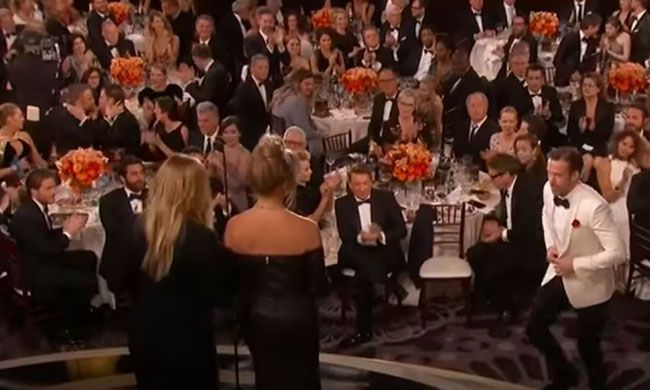 Andrew Garfield spricht mit Ryan Reynolds über Golden Globes-Kuss: 'Es war lächerlich'