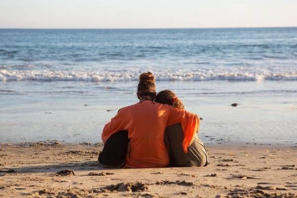 अपने दो बच्चों के साथ हाले बेरी की समुद्र तट की तस्वीर आश्चर्यजनक है