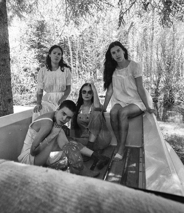 Demi Moore i njezine kćeri mogle bi biti sestre na prekrasnoj obiteljskoj fotografiji