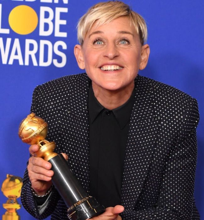 Ellen DeGeneres s pokalom na zlatem globusu