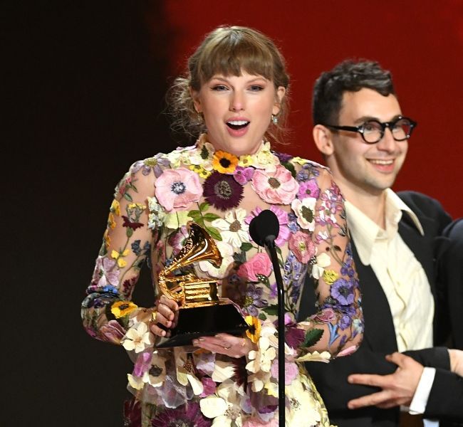 Taylor Swift v govoru Grammyja govori o otrocih Blakea Livelyja