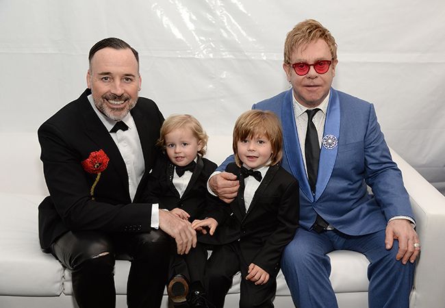 Elton John und Kinder