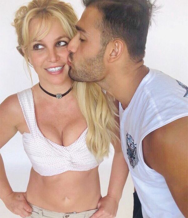 Britney-Spears-Sam-Kuss