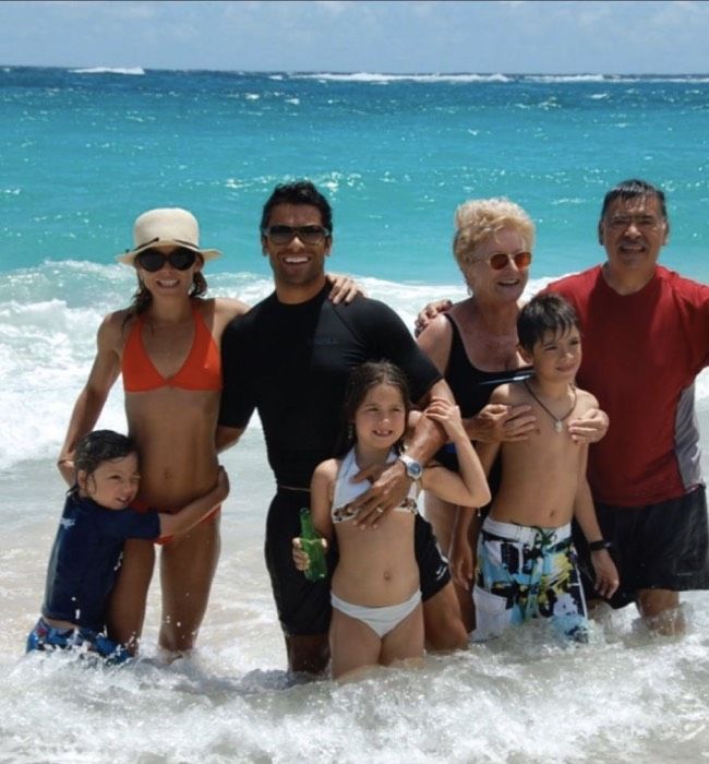 Kelly Ripa dalijasi įspūdinga maudymosi kostiumėlio asmenukėmis iš šeimos atostogų