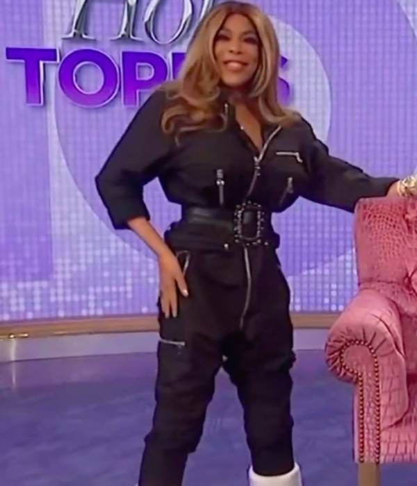 Wendy Williams omamlja oblečen kombinezon - oboževalci pa so obsedeni