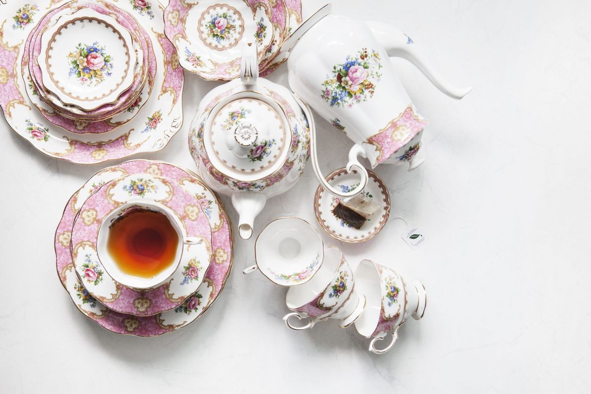 porcelanski čajni set