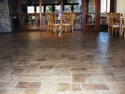 Geprägter Betonboden, gemusterter Boden, zufälliger Musterboden Betonzufahrten Betonlösungen Produkte von Rhino Linings® San Diego, CA.