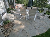 Zakrivljene betonske terase od kamena kamena New England Hardscapes Inc Acton, MA