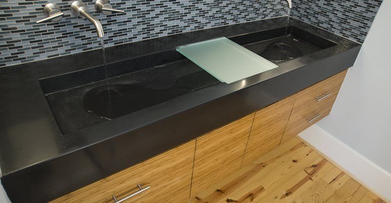 Betonski sudoperi s dvostrukim umivaonikom koji dosežu tihi dizajn Charlotte, NC