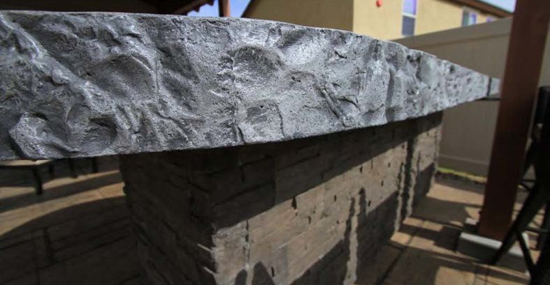 Betono kiemo ir priešgaisrinės duobės aikštelė Allen dekoratyvinis betonas Escondido, Kalifornija