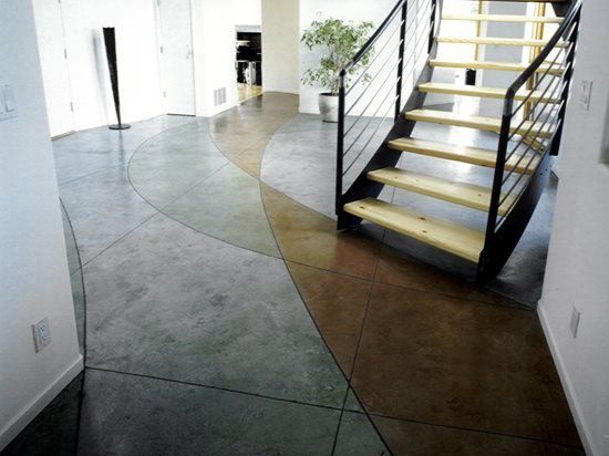 Susikertančios spalvos, įėjimo betoninės grindys „Diamond D Company Capitola“, Kalifornija