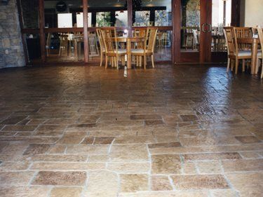 Stemplet betonggulv, mønstret gulv, tilfeldig mønster gulvstemplet betongbetongløsninger Produkter av Rhino Linings® San Diego, CA