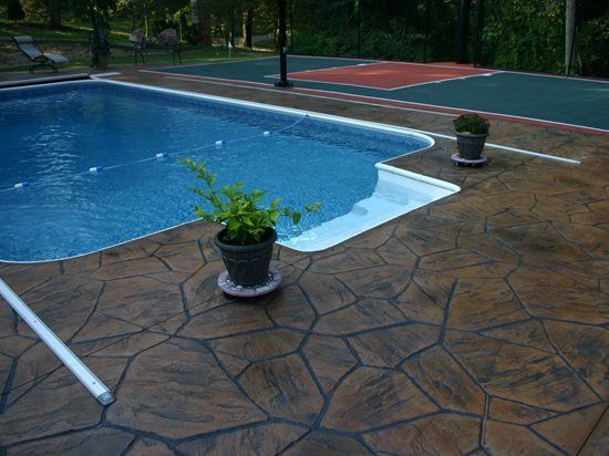 Smeđe, kamene betonske bazene za bazene Dekorativne betonske konstrukcije LLC Columbus, OH