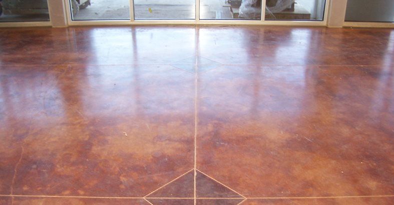 Rudos beicuotos grindų betoninės grindys Tvirtos uolienos betono paslaugos Gravette, AR