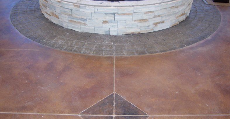Rudos grindys, grindinio klotuvai, fontano aikštelės kieto akmens betono paslaugos „Gravette“, AR