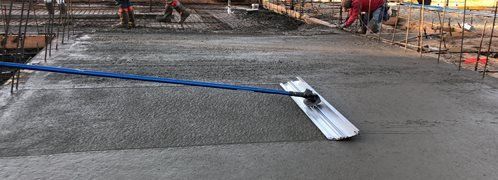 Lahek magnezijev plovec za majhne površine betona. Spletno mesto ConcreteNetwork.com