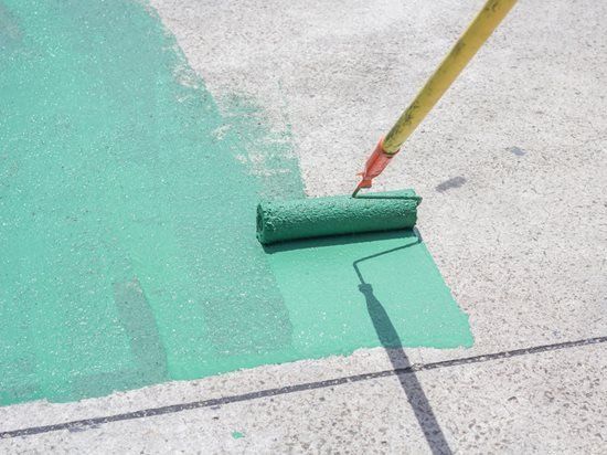 Betona krāsa, betona vietas krāsošana Shutterstock