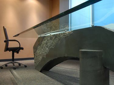Siva konferenčna miza, betonska konferenčna miza, pisarniška betonska stran California Concrete Designs Anaheim, CA