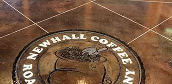 Kava, logotipo betoninės grindys „Engrave-A-Crete Mansfield“, MO