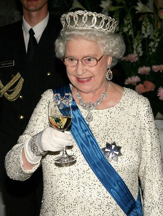 dronningen drikker