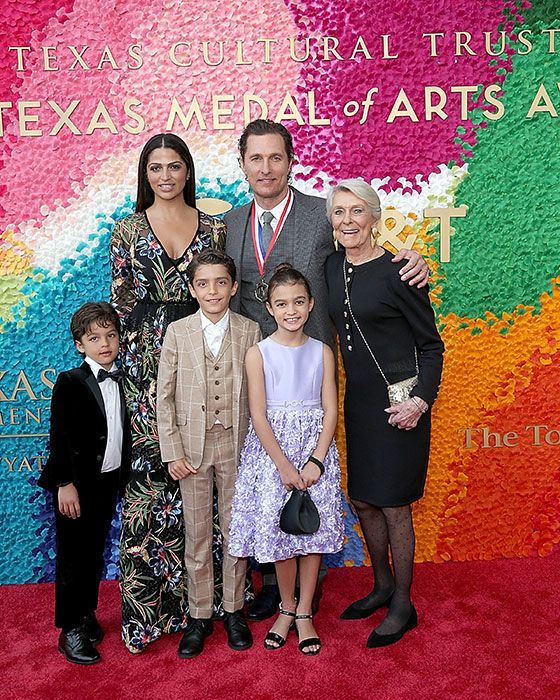Matthew McConaugheys Frau Camila Alves macht zum 11. Geburtstag ihrer Tochter eine epische Eistorte