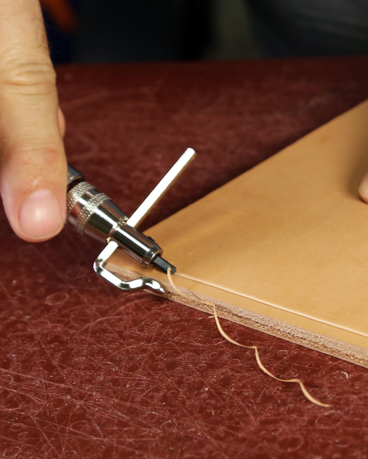 Utilització d’una ranura de costura de cuir