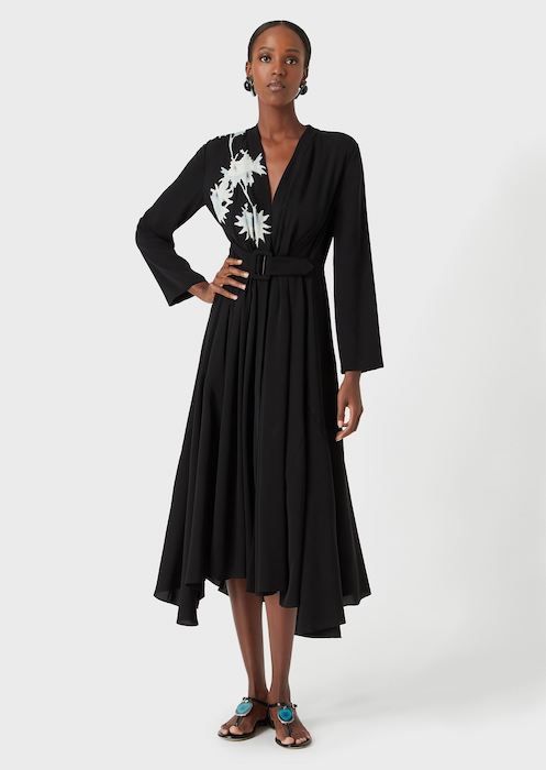 Meghan Markle je za intervju z Oprah izbrala najbolj osupljivo svileno obleko