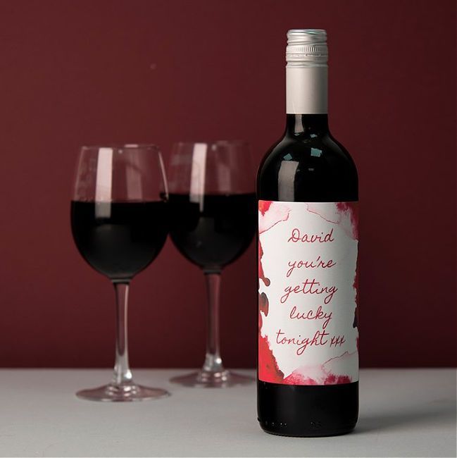 personalizēta vīna pudele ar Valentīna dāvanu viņam