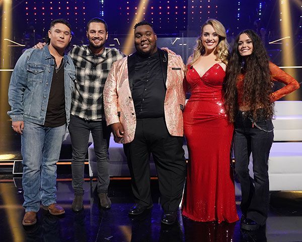 Peserta American Idol kedua tersingkir menjelang separuh akhir
