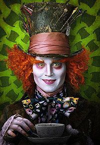 Johnny Depp tauscht als verrückter Hutmacher seine Hollywood-Looks gegen wilde orangefarbene Locken
