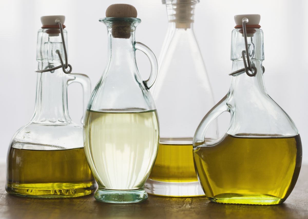Steklenice z različnimi jedilnimi olji