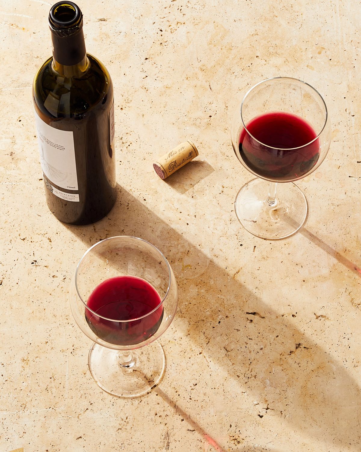 vyno degustacijos stalo taurės