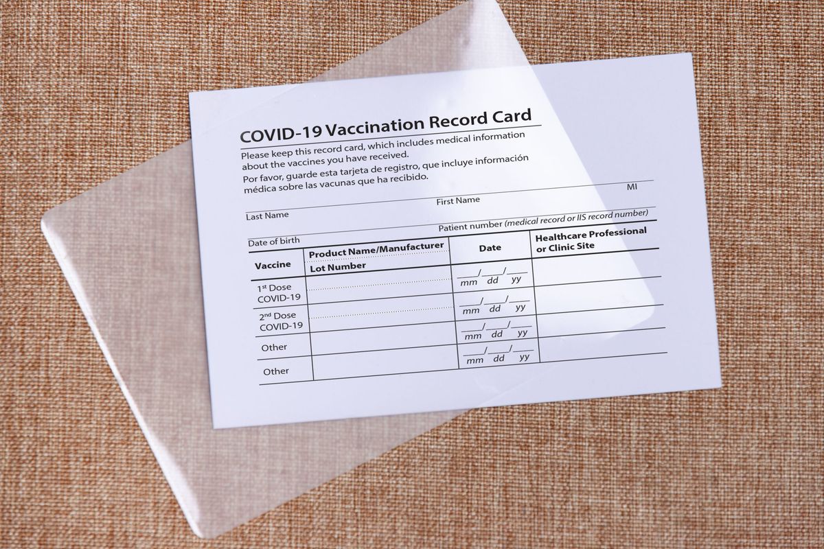 laminierte Covid-Impfkarte