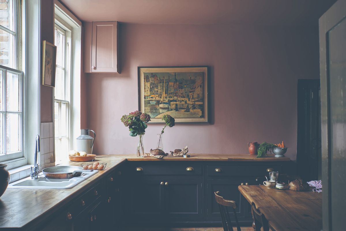 prasec in kroglica roza barva kuhinja