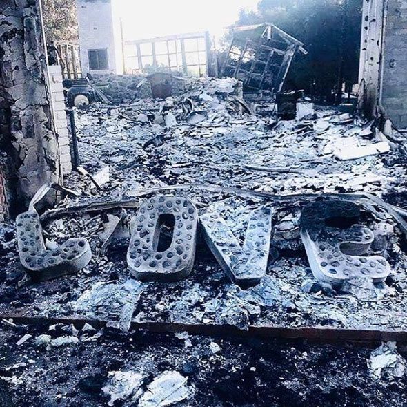Liam Hemsworth ja Miley Cyrus paljastavad oma maja rusud, mille Malibu kulutuli hävitas