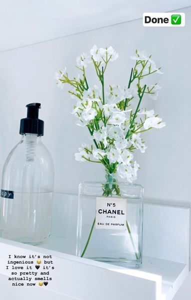 parfyme-flaske-blomster