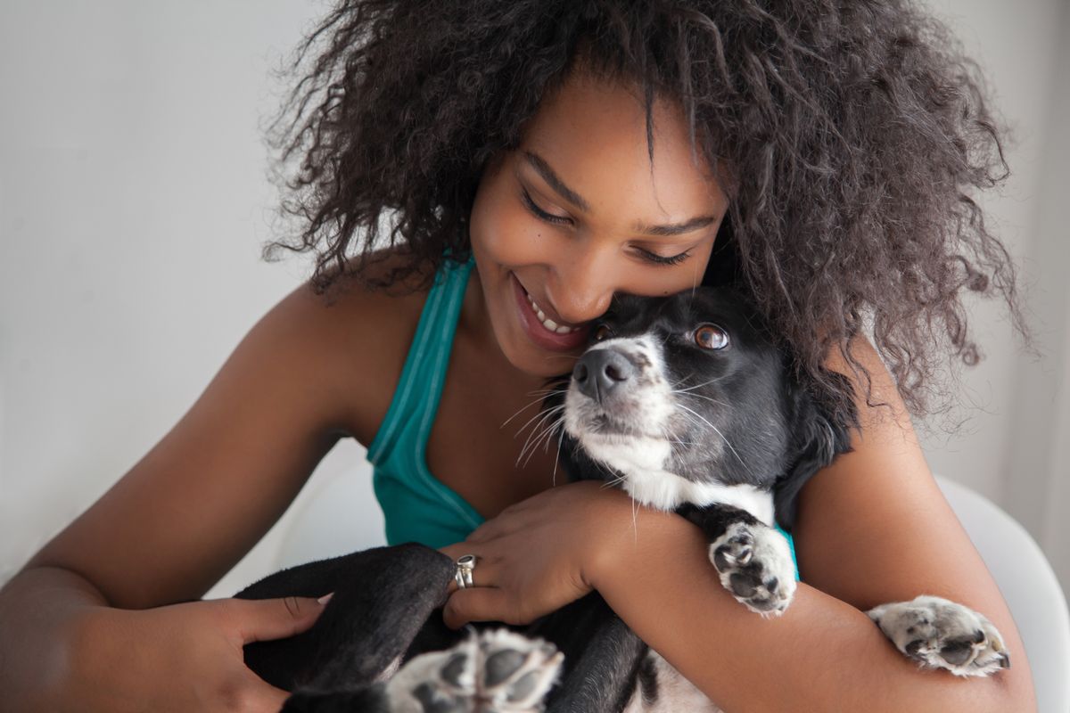 Deinen Hund zu umarmen kann ihn stressen – hier ist, was du stattdessen tun kannst