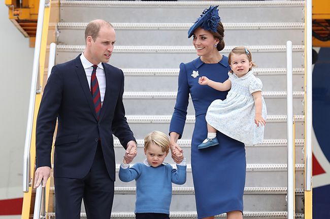 Prince-George-Blue-Pullover-auf-Tour-of-Canada