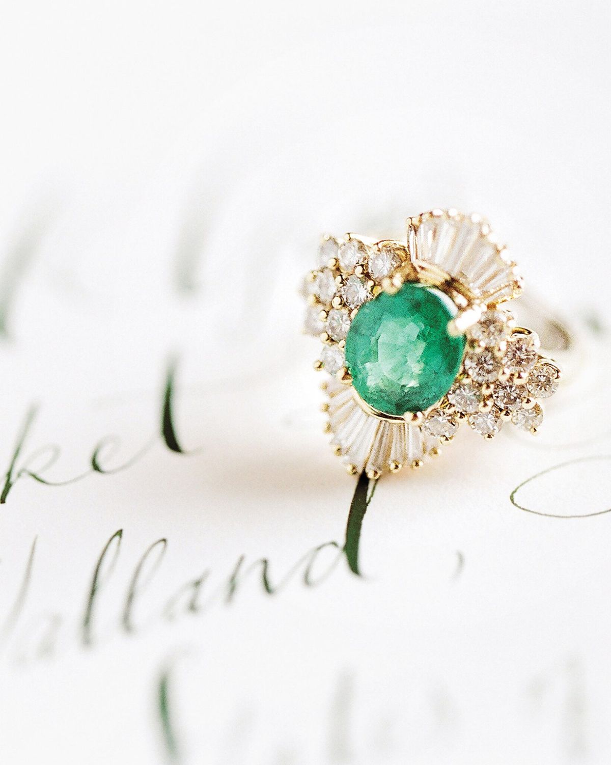 Heirloom Emerald in Diamond zaročni prstan